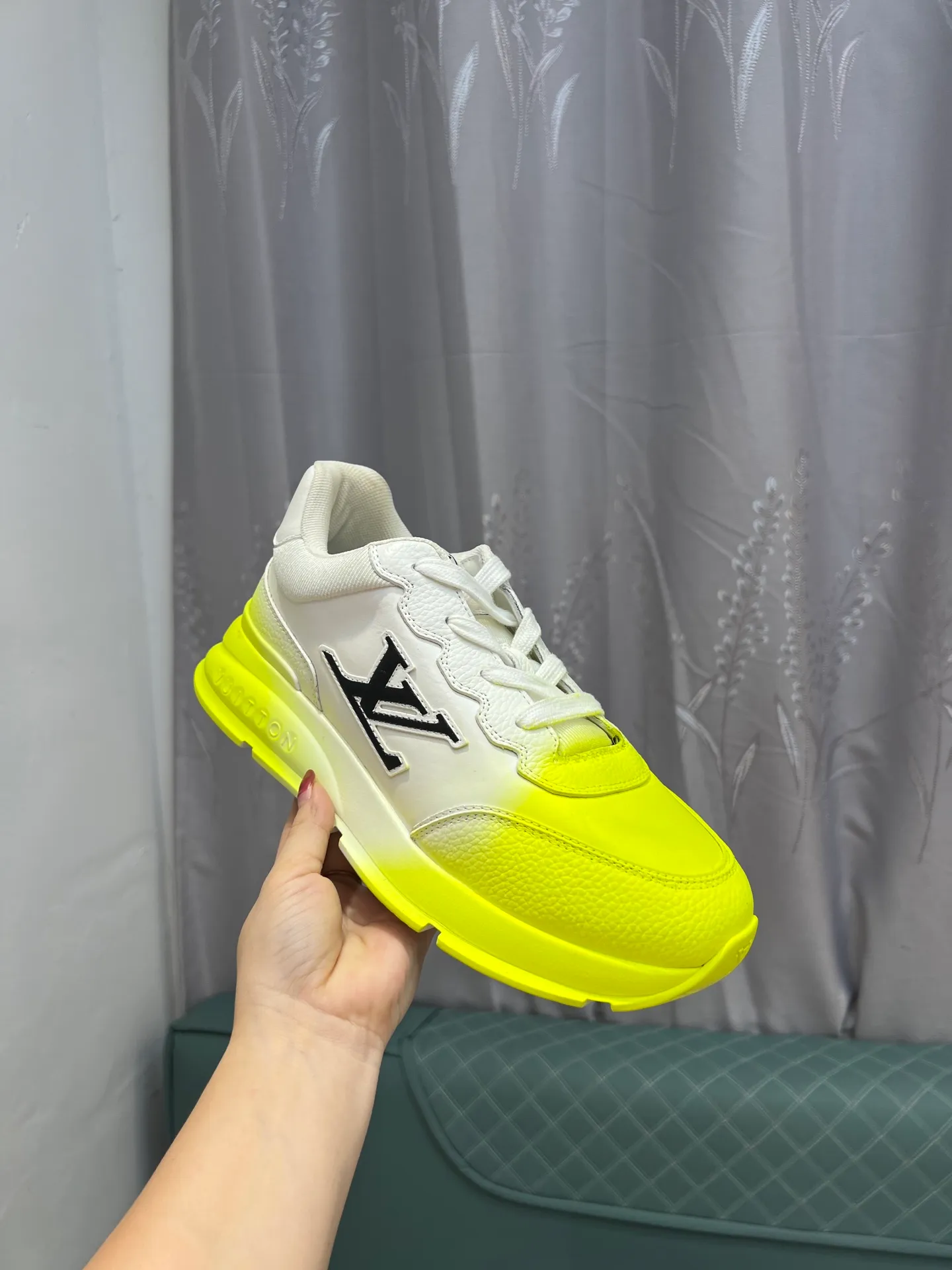 Men's shoes 💰760 LV | Louis Vuitton 2025𝐬𝐬 Spring and summer new styles, couples' models, men's models come out first. The counter focuses on the latest casual shoes. Hard goods are new🆕 ❥Purchase level! Full of high-end feel! A popular model among bloggers at home and abroad, it’s retro and fashionable and looks amazing on your feet! Wear a lot of happiness! Mainly recommended model on the official website★ ▪️Upper: Original custom-made imported calfskin fabric ▪️Inner lining: breathable gauze imported from Italy ▪️Outsole: rubber foam ➕tpu high-end outsole ▪️Shoe size: 36-44 (customized for 45 and 46)